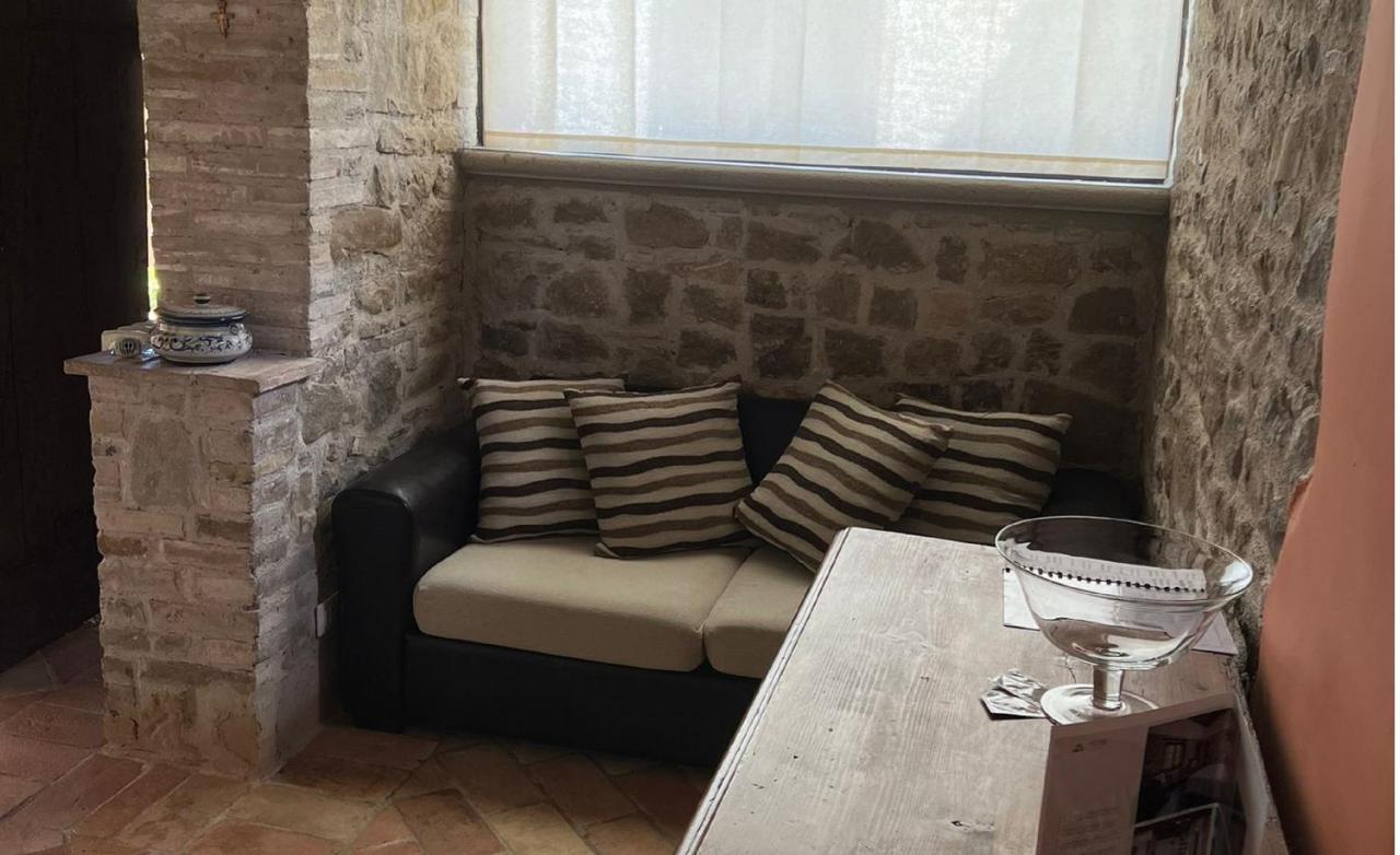 פרוג'ה Agriturismo I Pietrini מראה חיצוני תמונה